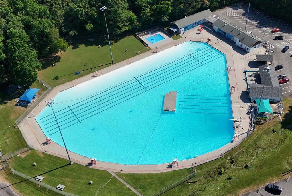 Return to Oak Ridge Outdoor Pool: Oak Ridge, TN, USA