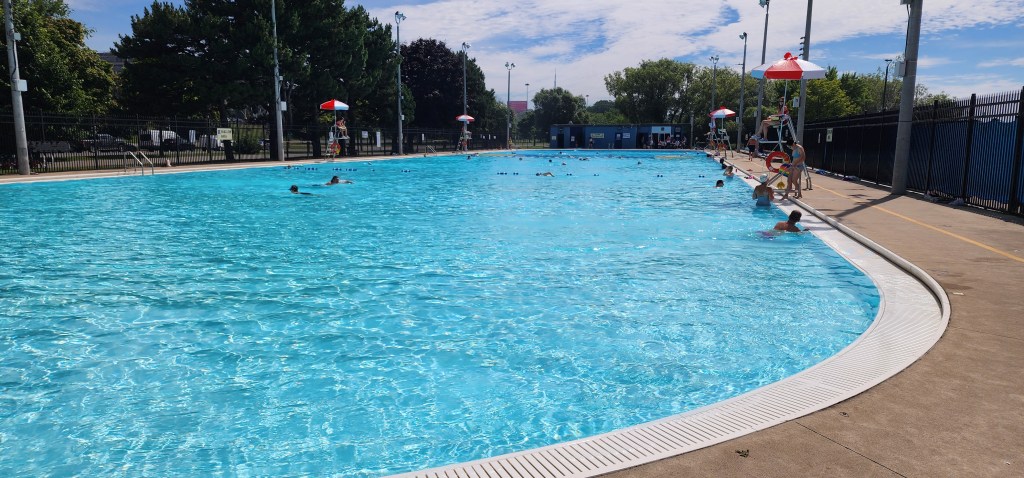 Sunnyside Gus Ryder Pool and Marilyn Bell Park: Toronto, ON, Canada